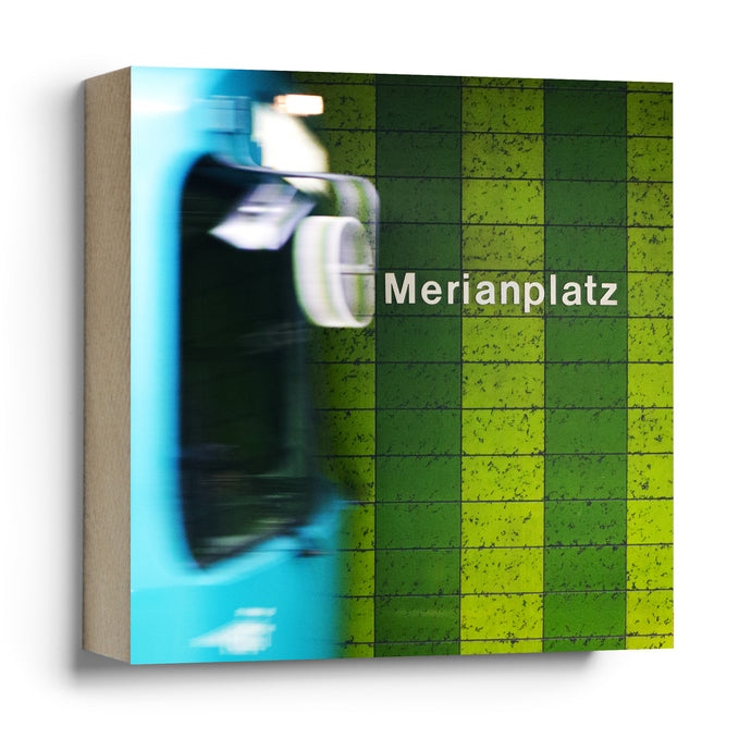 Merianplatz mit Bahn grün
